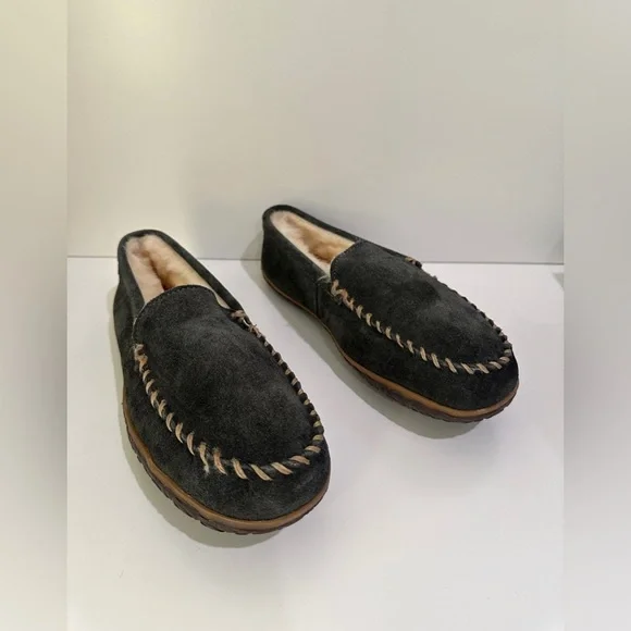 Minnetonka Tobie Moccasin Slipper size 9 men